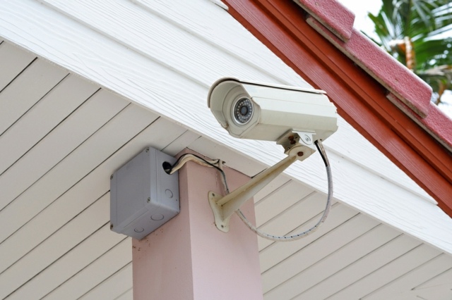 Video-Kamera-Überwachung-Einfamilienhaus-gegen-Diebstahl-während-Urlaub